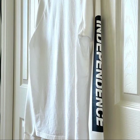 3/$30 Izzue HK Unisex Long White Tee - Picture 5 of 9